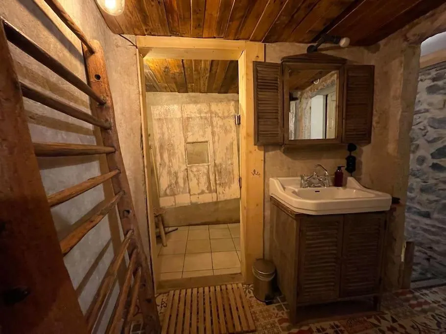 Holiday home Maison Vigneron - Maison Et Studio Saint-Didier-sur-Beaujeu